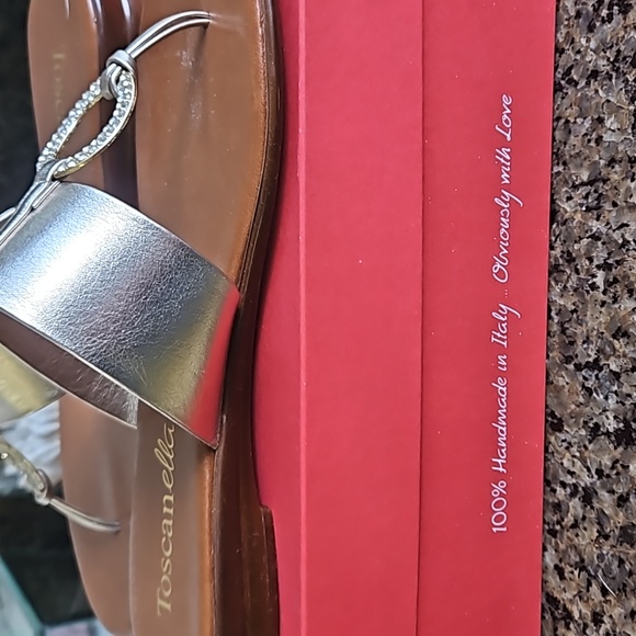 Toscanella Gold Metallic Sandals, size 9 - Picture 3 of 5